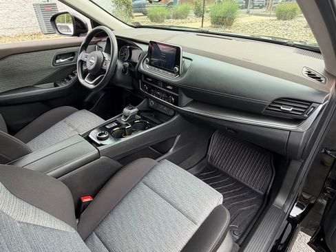 Used 2023 Nissan Rogue SV image 29