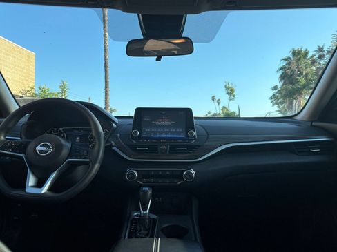 Used 2025 Nissan Altima 2.5 SV FWD image 29