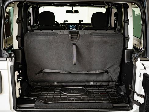 Used 2022 Jeep Wrangler Willys image 16