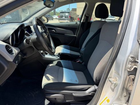 Used 2011 Chevrolet Cruze LS w/ Connectivity Package FWD image 8