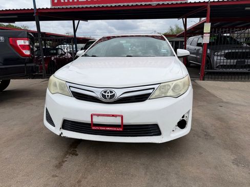 Used 2014 Toyota Camry LE FWD image 3