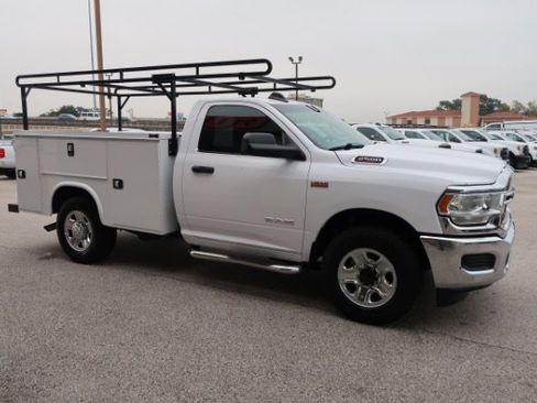 Used 2022 RAM 2500 Tradesman w/ Chrome Appearance Group image 3