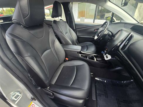 Used 2017 Toyota Prius Prime Advanced FWD image 10