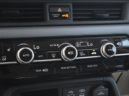 Used 2025 Honda Pilot Elite image 12