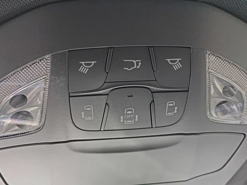 Used 2026 Chrysler Pacifica Select FWD image 24