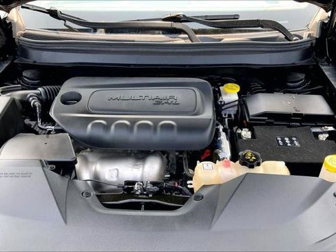 Certified 2020 Jeep Cherokee Limited w/ Technology Group FWD image 28