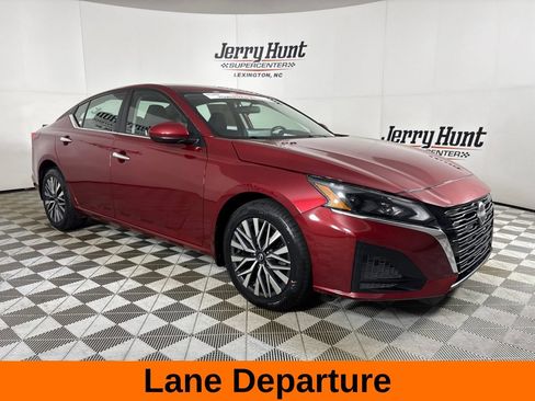Used 2023 Nissan Altima 2.5 SV w/ SV Premium Package AWD/4WD image 18