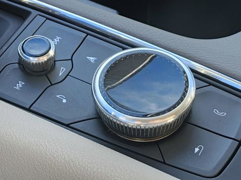 Used 2023 Cadillac XT6 Premium Luxury image 35