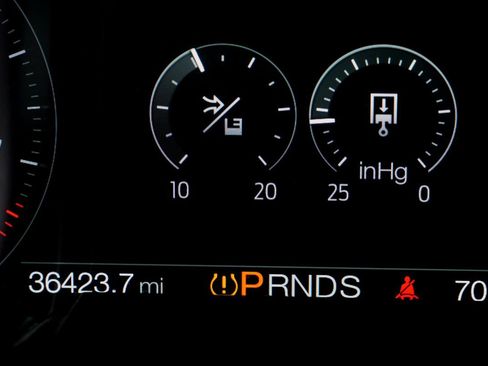Used 2018 Ford Mustang GT Premium w/ Equipment Group 401A RWD image 40