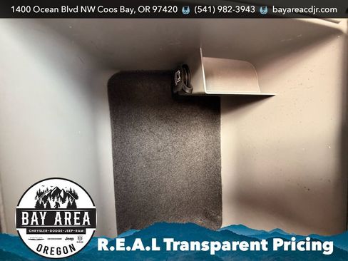 Used 2008 Chrysler Town & Country Limited w/ Flexible Seating Group FWD image 27