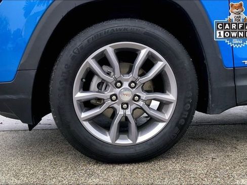 Used 2024 GMC Terrain SLT image 9