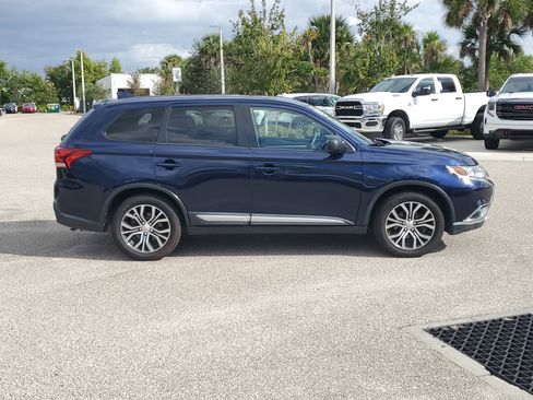Used 2018 Mitsubishi Outlander ES image 3