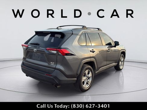Used 2022 Toyota RAV4 XLE AWD/4WD image 4