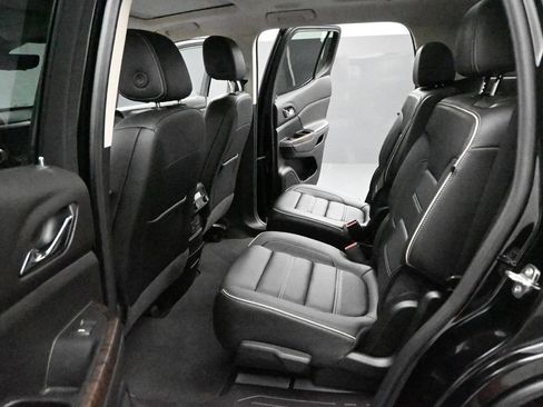 Used 2022 GMC Acadia Denali w/ Denali Ultimate Package AWD/4WD image 16
