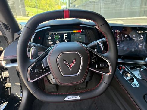 Used 2025 Chevrolet Corvette Z06 RWD image 25