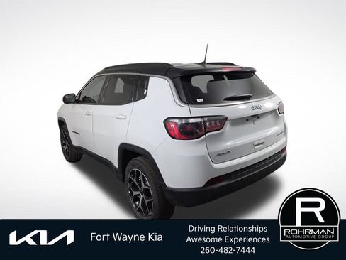 Used 2025 Jeep Compass Limited AWD/4WD image 10