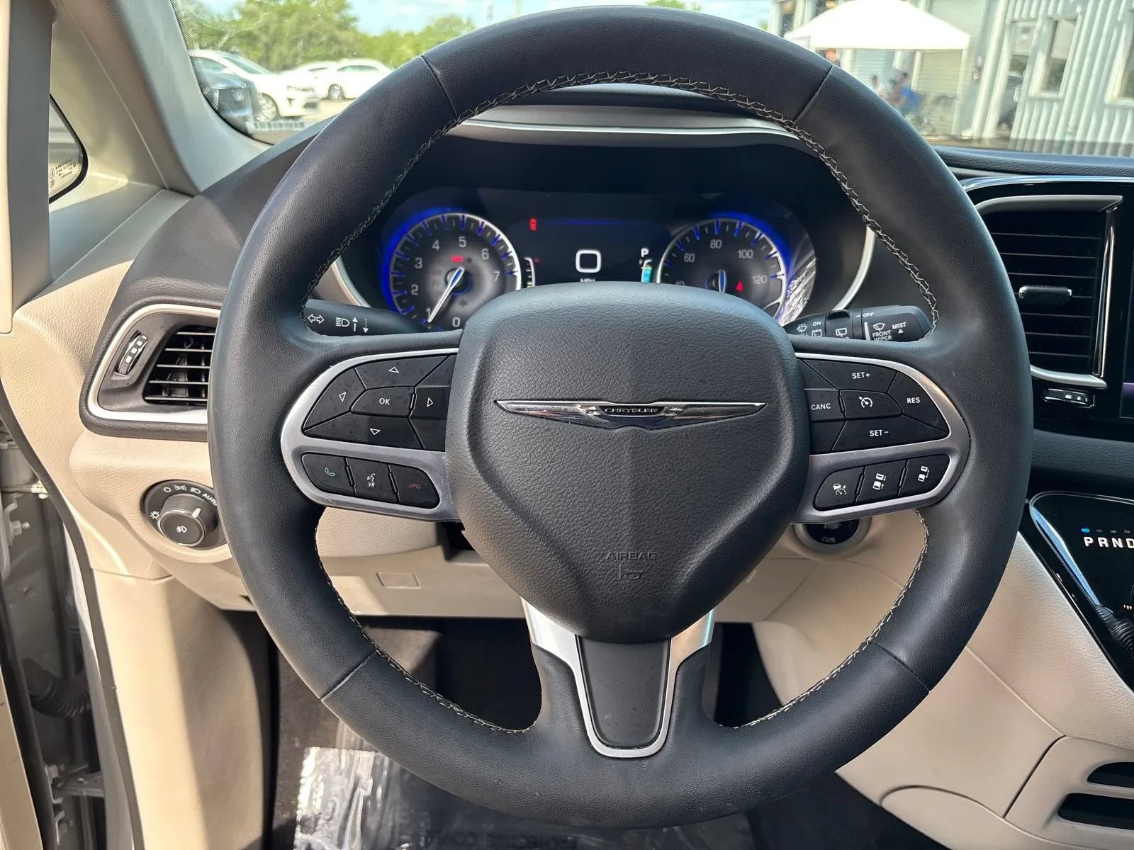 Used 2024 Chrysler Pacifica Touring-L FWD image 15