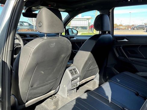 Used 2022 Volkswagen Tiguan SE R-Line image 31