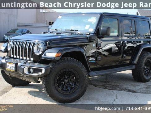 Used 2021 Jeep Wrangler Unlimited Sahara w/ Cold Weather Group image 9