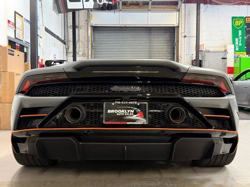 Used 2022 Lamborghini Huracan EVO RWD image 8