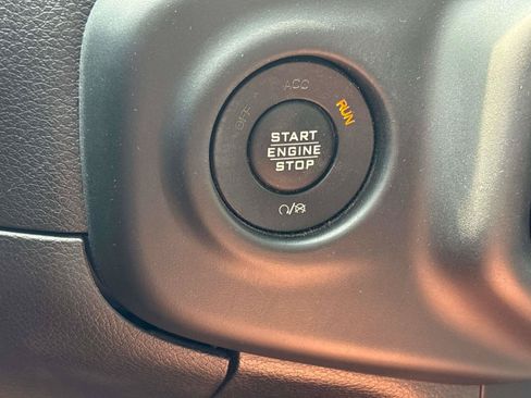 Used 2019 Jeep Wrangler Unlimited Sahara w/ Cold Weather Group AWD/4WD image 22
