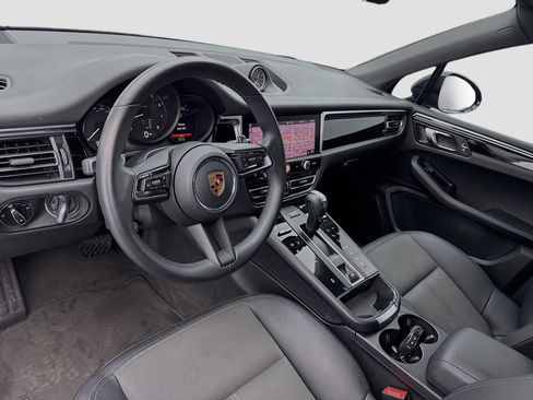 Used 2022 Porsche Macan image 7