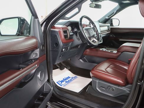 Used 2022 Ford Expedition Limited image 3