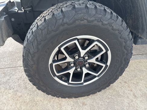 Used 2025 Jeep Wrangler Unlimited Rubicon image 10