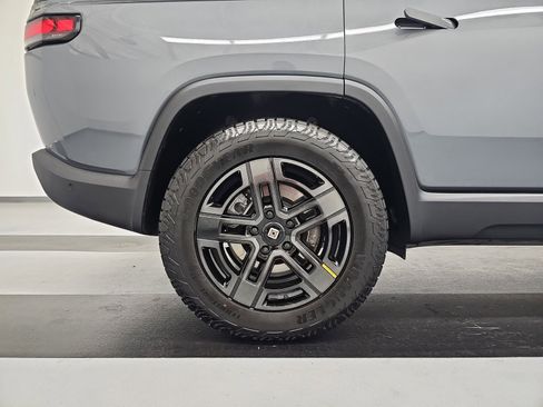Used 2024 Rivian R1S Adventure AWD/4WD image 12