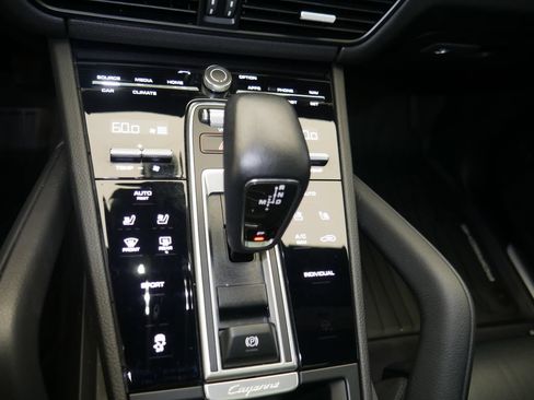 Certified 2023 Porsche Cayenne AWD/4WD image 33