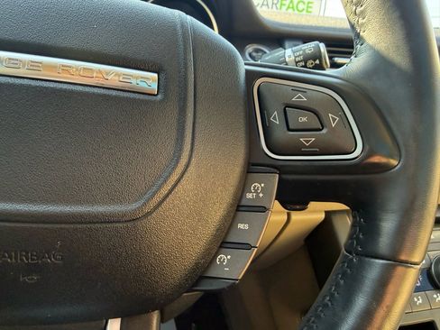 Used 2019 Land Rover Range Rover Evoque SE Premium image 30