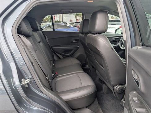 Used 2022 Chevrolet Trax LT w/ LT Convenience Package image 14