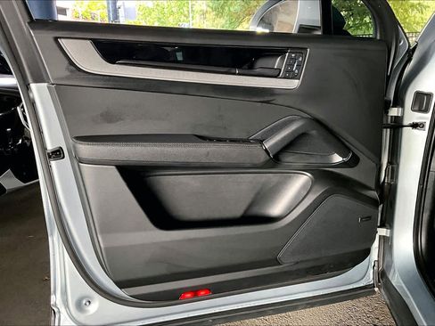 Used 2024 Porsche Cayenne image 21