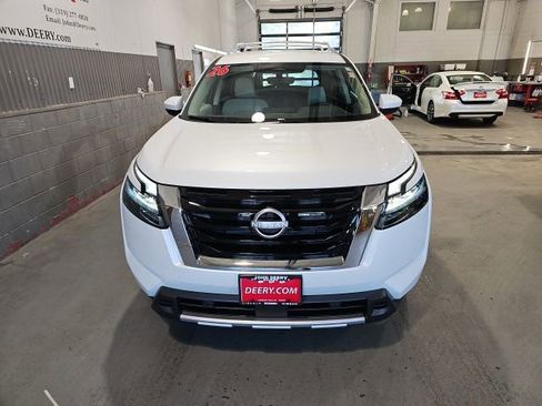 Used 2025 Nissan Pathfinder SL AWD/4WD image 8