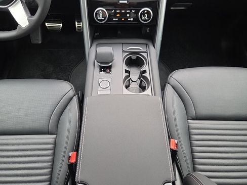 New 2026 Land Rover Discovery Limited Edition image 23