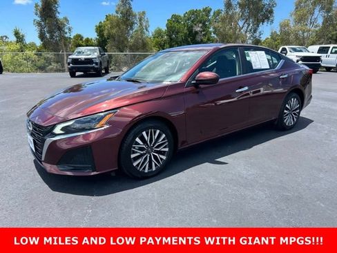 Used 2023 Nissan Altima 2.5 SV FWD image 3
