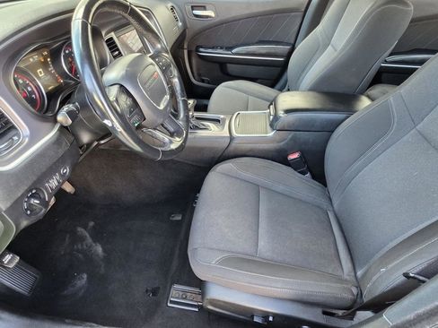 Used 2019 Dodge Charger SXT image 6
