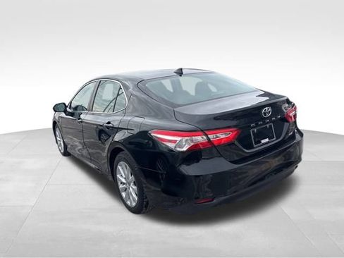 Used 2020 Toyota Camry LE image 3