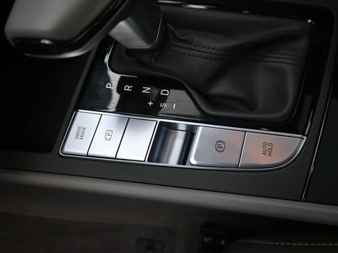 Certified 2025 Hyundai Elantra SEL image 19