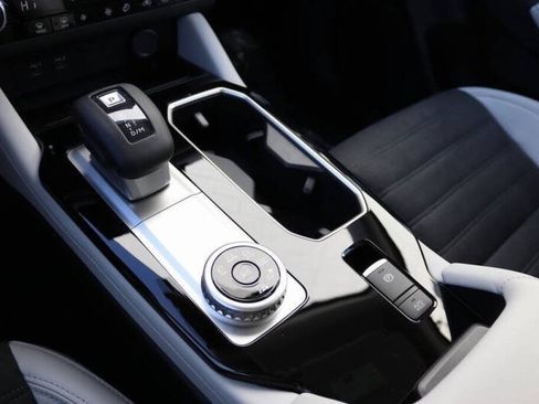 New 2025 Mitsubishi Outlander SE image 21