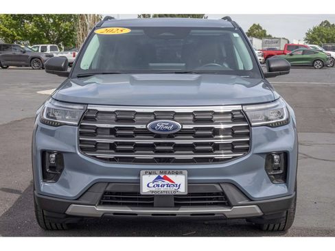 Used 2025 Ford Explorer Active w/ Active Comfort Package AWD/4WD image 8