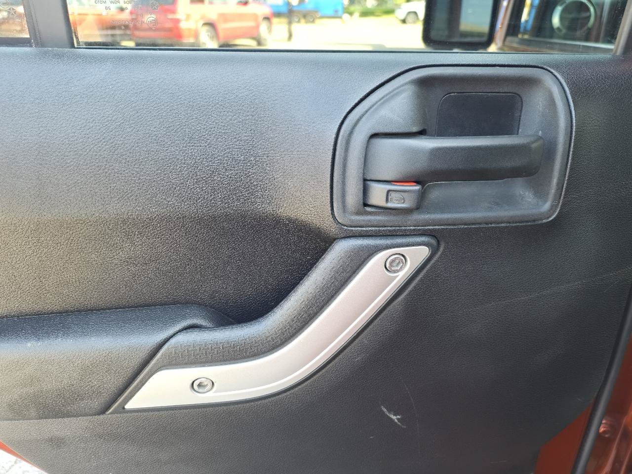 Used 2014 Jeep Wrangler Unlimited Sahara w/ Connectivity Group AWD/4WD image 21