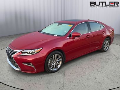 Used 2018 Lexus ES 300h w/ Luxury Package