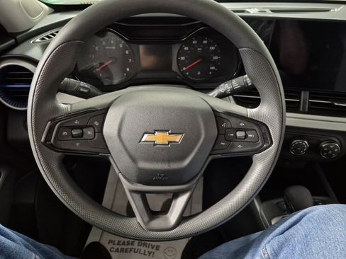 Certified 2025 Chevrolet Trax LS image 16