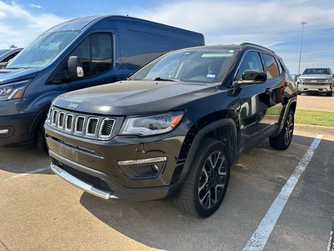 Used 2021 Jeep Compass Limited w/ Elite Exterior Group image 3