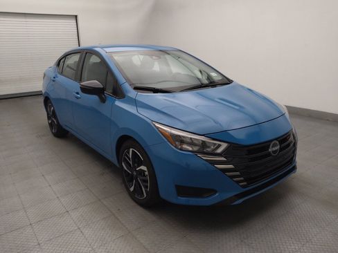 Used 2025 Nissan Versa SR FWD image 13