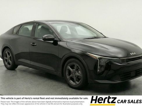 Used 2025 Kia K4 LXS image 1