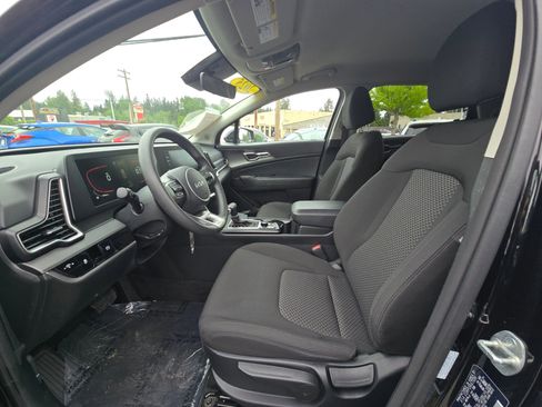 Used 2025 Kia Sportage LX FWD image 21