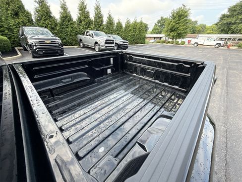 Used 2023 Jeep Gladiator Overland image 24