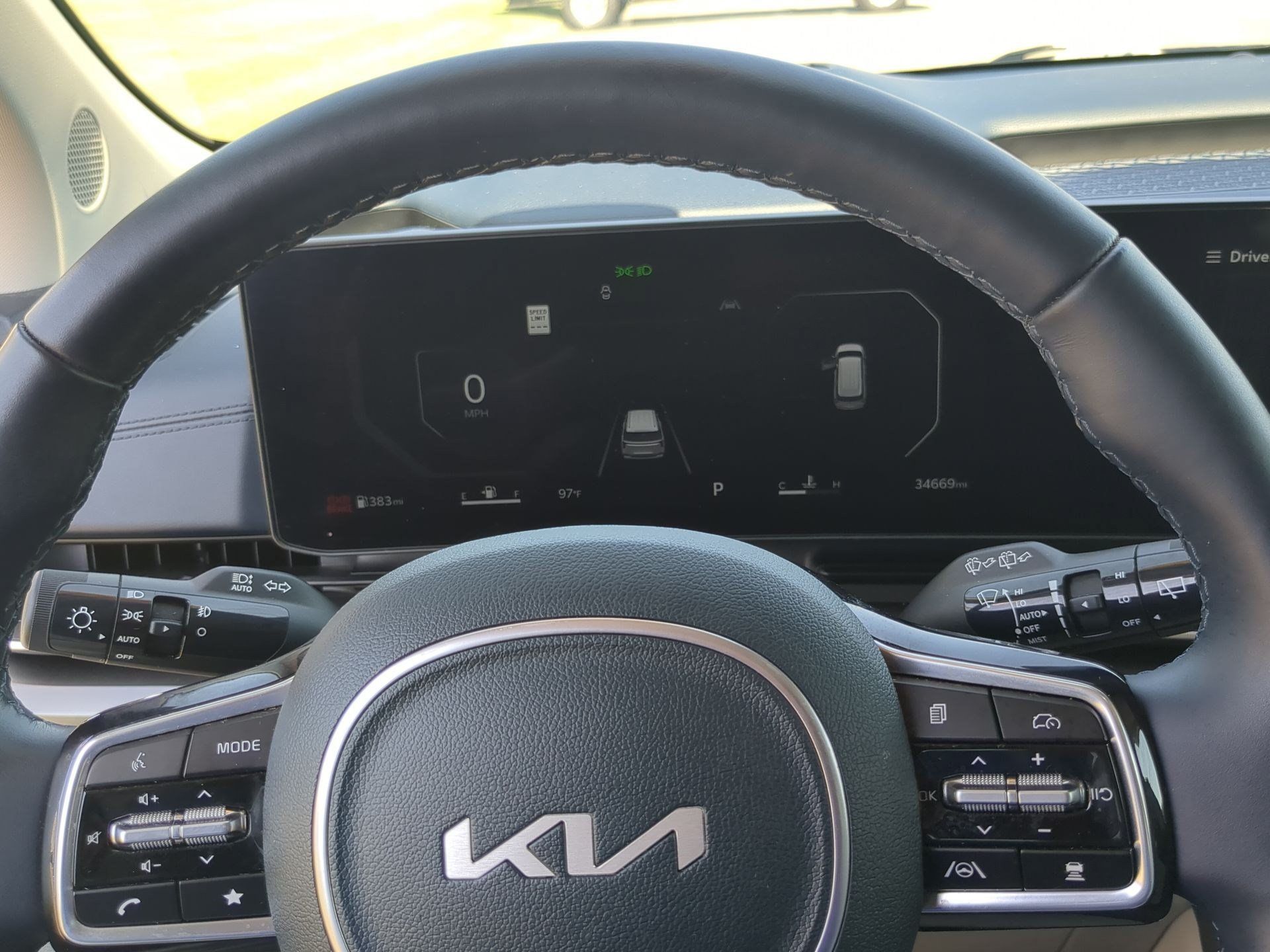 Certified 2025 Kia Carnival SX Prestige FWD image 13